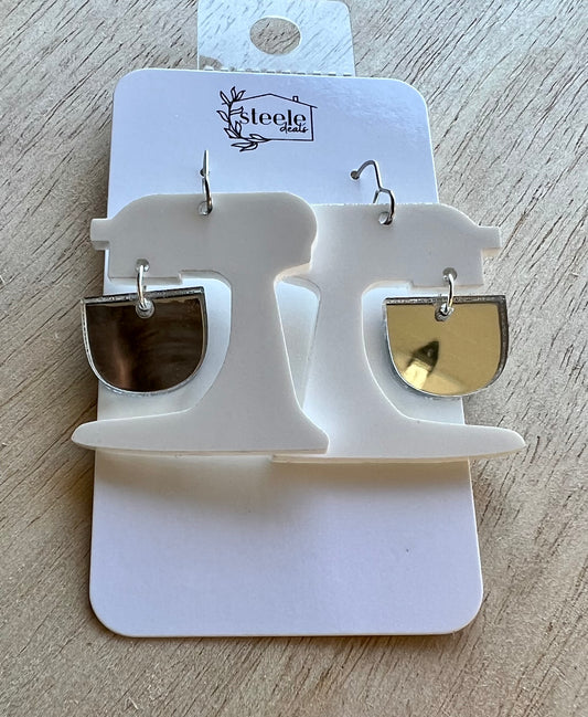 dangle acrylic earrings in the shape of a white stand mixer